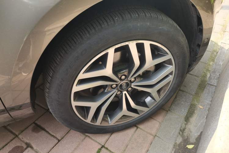 Used Land Rover Range Evoque New Energy 2021 Aurora L P300e Luxury Edition Right Front Wheel Hub