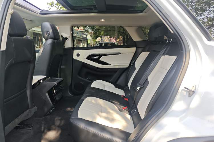 Used Land Rover Range Evoque New Energy 2021 Aurora L P300e Luxury Edition Interior 2