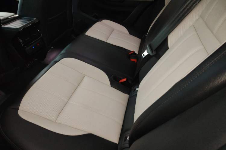 Used Land Rover Range Evoque New Energy 2021 Aurora L P300e Luxury Edition Interior 4