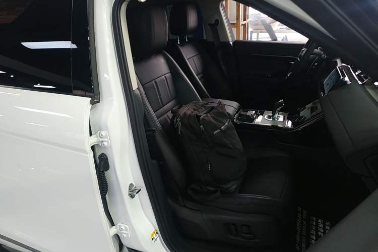 Used Land Rover Range Evoque New Energy 2021 Aurora L P300e Luxury Edition Right Front Seat