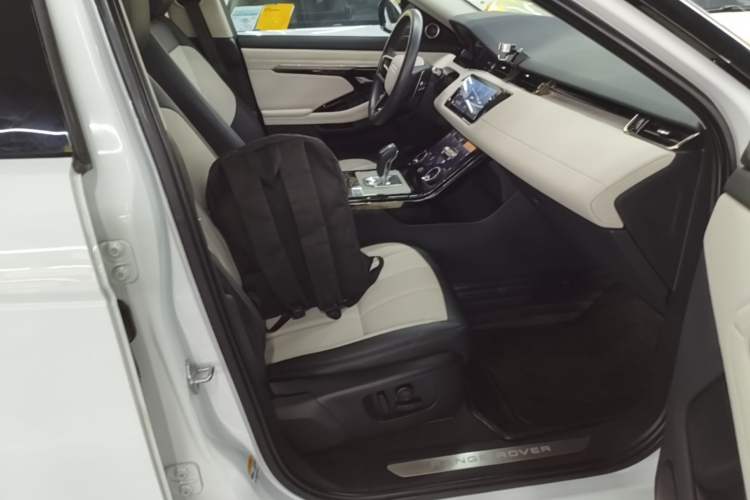 Used Land Rover Range Evoque New Energy 2021 Aurora L P300e Luxury Edition Right Front Seat