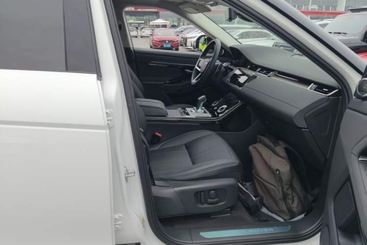 Used Land Rover Range Evoque New Energy 2021 Aurora L P300e Luxury Edition Right Front Seat