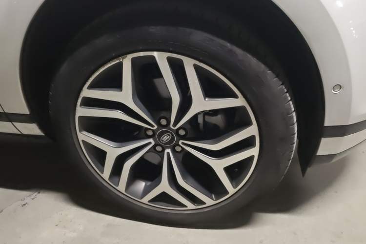 Used Land Rover Range Evoque New Energy 2021 Aurora L P300e Luxury Edition Right Front Wheel Hub