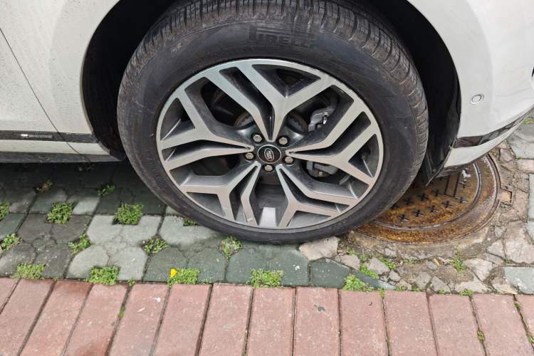 Used Land Rover Range Evoque New Energy 2021 Aurora L P300e Luxury Edition Right Front Wheel Hub