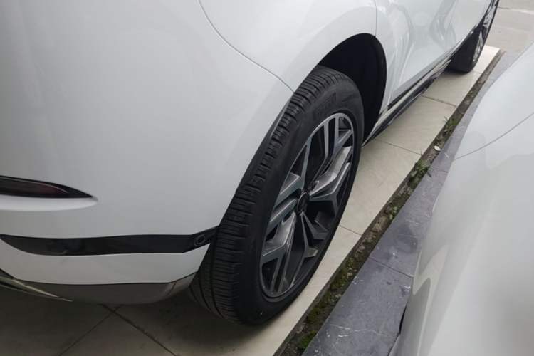Used Land Rover Range Evoque New Energy 2021 Aurora L P300e Luxury Edition Right Rear Wheel Hub