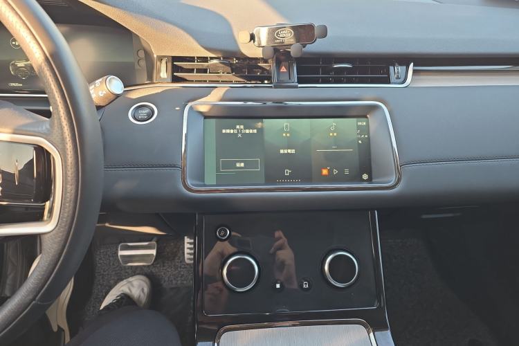 Used Land Rover Range Evoque New Energy 2022 Aurora L P300e Plug-in Hybrid Electric Version Audio And AC Panel