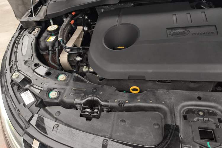 Used Land Rover Range Evoque New Energy 2022 Aurora L P300e Plug-in Hybrid Electric Version Engine Bay Right