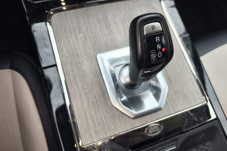 Used Land Rover Range Evoque New Energy 2022 Aurora L P300e Plug-in Hybrid Electric Version Gear Lever