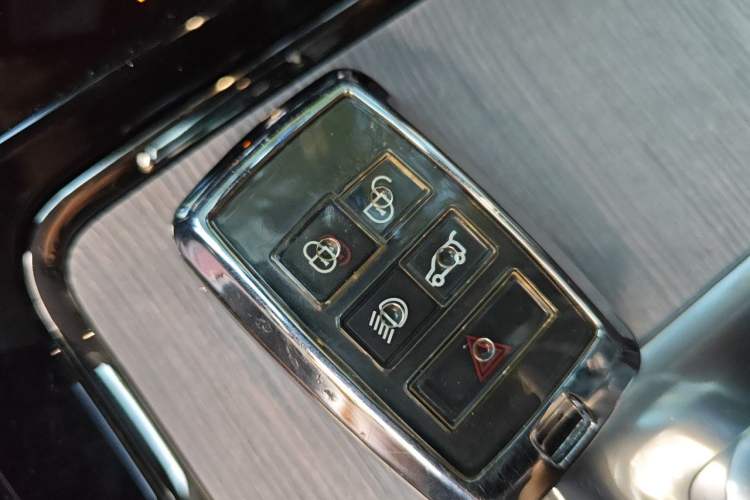 Used Land Rover Range Evoque New Energy 2022 Aurora L P300e Plug-in Hybrid Electric Version Interior 1