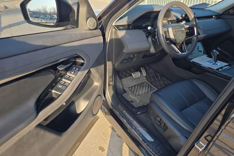 Used Land Rover Range Evoque New Energy 2022 Aurora L P300e Plug-in Hybrid Electric Version Interior 2