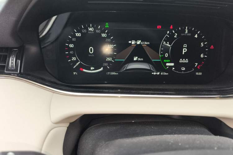 Used Land Rover Range Evoque New Energy 2022 Aurora L P300e Plug-in Hybrid Electric Version Odometer Close Up