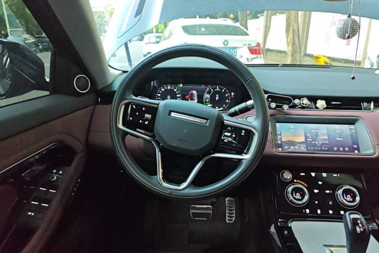 Used Land Rover Range Evoque New Energy 2022 Aurora L P300e Plug-in Hybrid Electric Version Steering Wheel