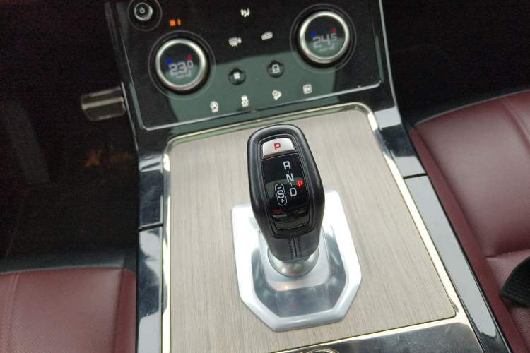 Used Land Rover Range Evoque New Energy 2022 Aurora L P300e Plug-in Hybrid Electric Version Gear Lever