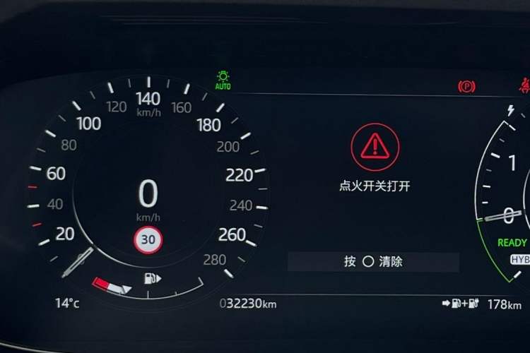 Used Land Rover Range Evoque New Energy 2022 Aurora L P300e Plug-in Hybrid Electric Version Odometer Close Up