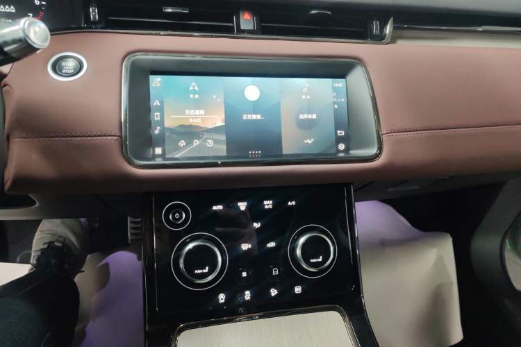 Used Land Rover Range Evoque New Energy 2022 Aurora L P300e Plug-in Hybrid Electric Version Audio And AC Panel