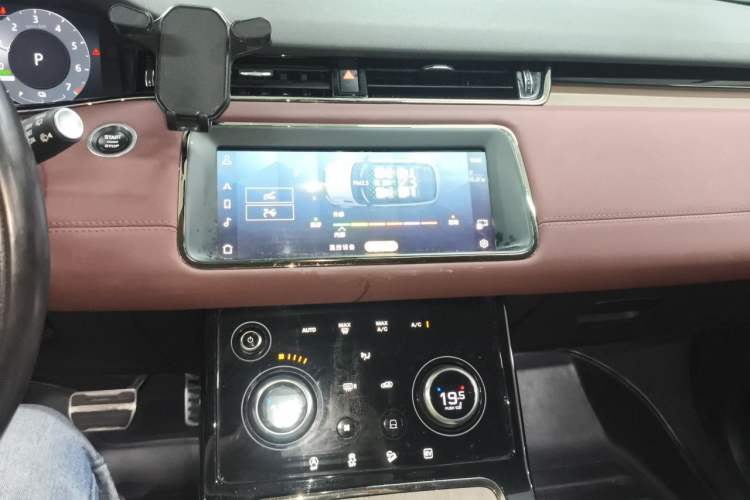 Used Land Rover Range Evoque New Energy 2022 Aurora L P300e Plug-in Hybrid Electric Version Audio And AC Panel