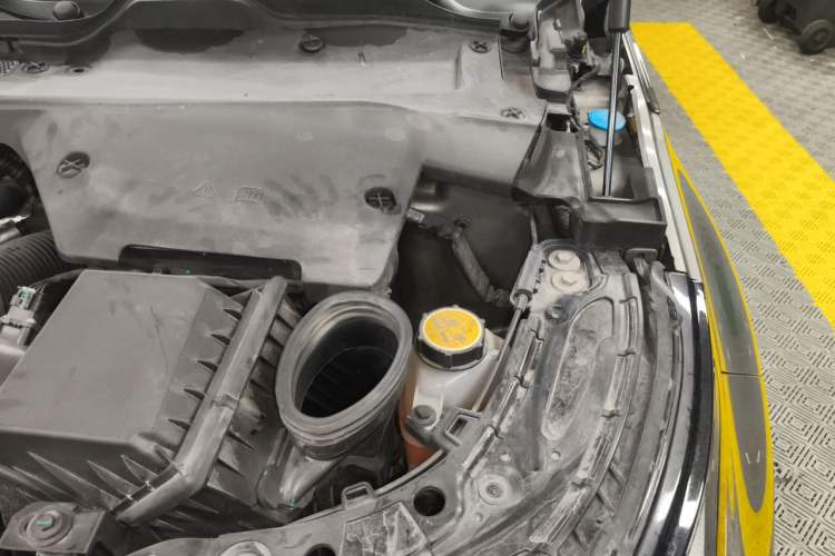 Used Land Rover Range Evoque New Energy 2022 Aurora L P300e Plug-in Hybrid Electric Version Engine Bay Left