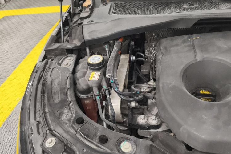Used Land Rover Range Evoque New Energy 2022 Aurora L P300e Plug-in Hybrid Electric Version Engine Bay Right