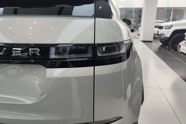 Used Land Rover Range Evoque New Energy 2022 Aurora L P300e Plug-in Hybrid Electric Version Exterior 6