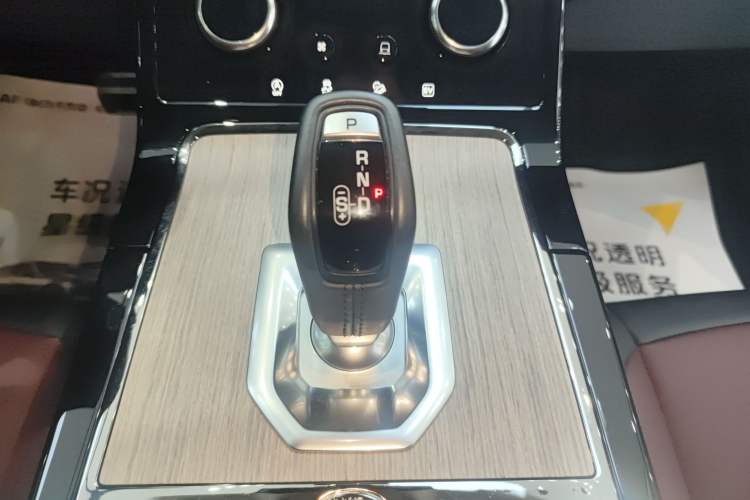 Used Land Rover Range Evoque New Energy 2022 Aurora L P300e Plug-in Hybrid Electric Version Gear Lever
