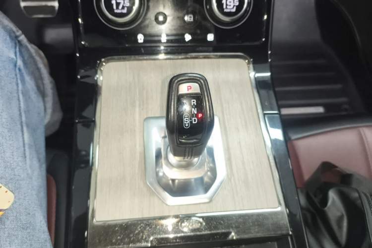 Used Land Rover Range Evoque New Energy 2022 Aurora L P300e Plug-in Hybrid Electric Version Gear Lever