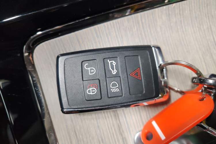 Used Land Rover Range Evoque New Energy 2022 Aurora L P300e Plug-in Hybrid Electric Version Interior 1