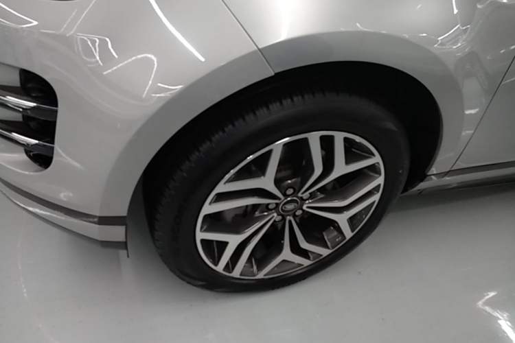 Used Land Rover Range Evoque New Energy 2022 Aurora L P300e Plug-in Hybrid Electric Version Left Front Wheel Hub