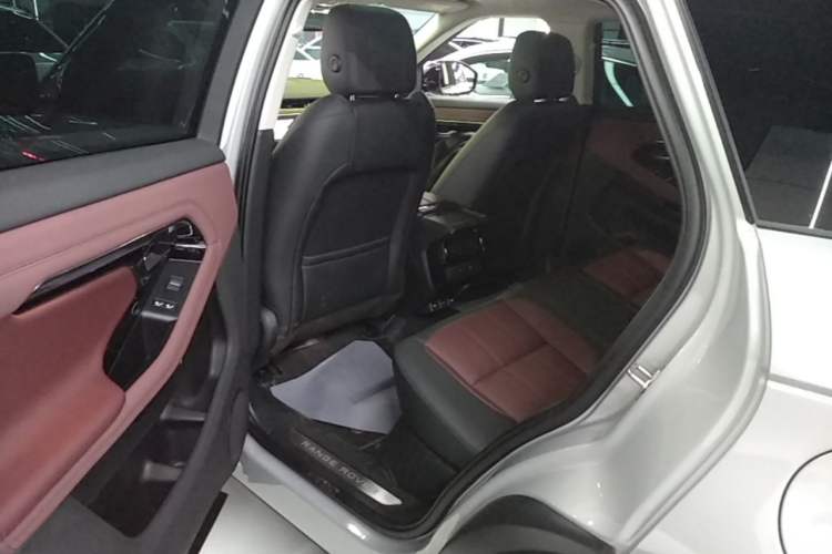 Used Land Rover Range Evoque New Energy 2022 Aurora L P300e Plug-in Hybrid Electric Version Left Rear Seat