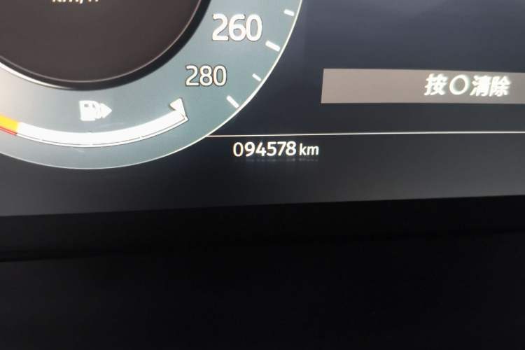 Used Land Rover Range Evoque New Energy 2022 Aurora L P300e Plug-in Hybrid Electric Version Odometer Close Up