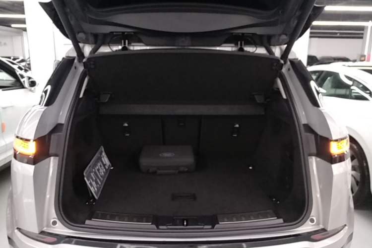 Used Land Rover Range Evoque New Energy 2022 Aurora L P300e Plug-in Hybrid Electric Version Trunk
