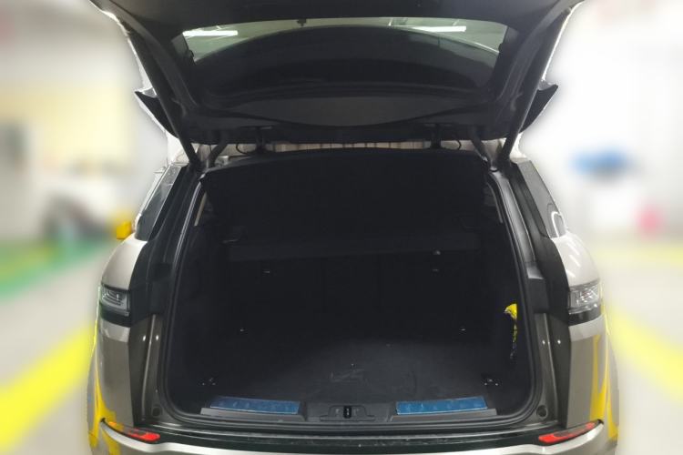 Used Land Rover Range Evoque New Energy 2022 Aurora L P300e Plug-in Hybrid Electric Version Trunk