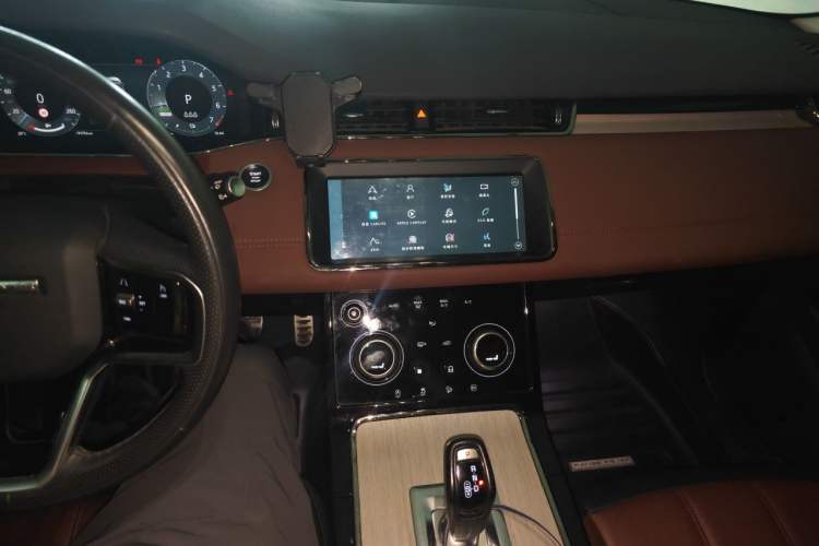 Used Land Rover Range Evoque New Energy 2022 Aurora L P300e Plug-in Hybrid Electric Version Audio And AC Panel