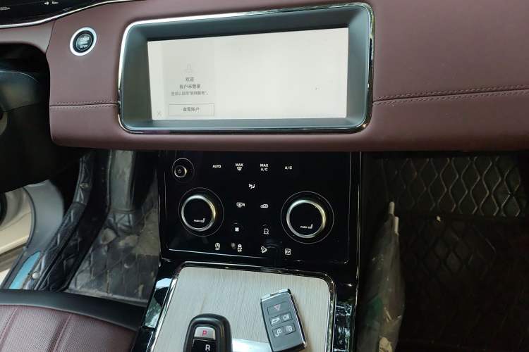 Used Land Rover Range Evoque New Energy 2022 Aurora L P300e Plug-in Hybrid Electric Version Audio And AC Panel