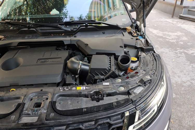 Used Land Rover Range Evoque New Energy 2022 Aurora L P300e Plug-in Hybrid Electric Version Engine Bay Left