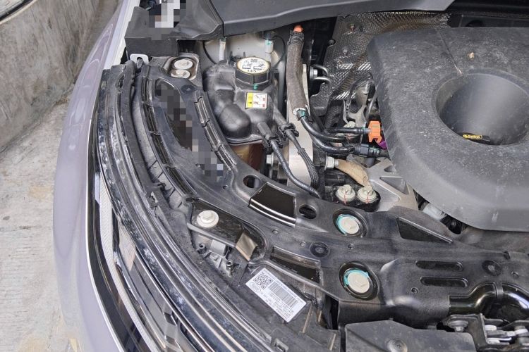 Used Land Rover Range Evoque New Energy 2022 Aurora L P300e Plug-in Hybrid Electric Version Engine Bay Right