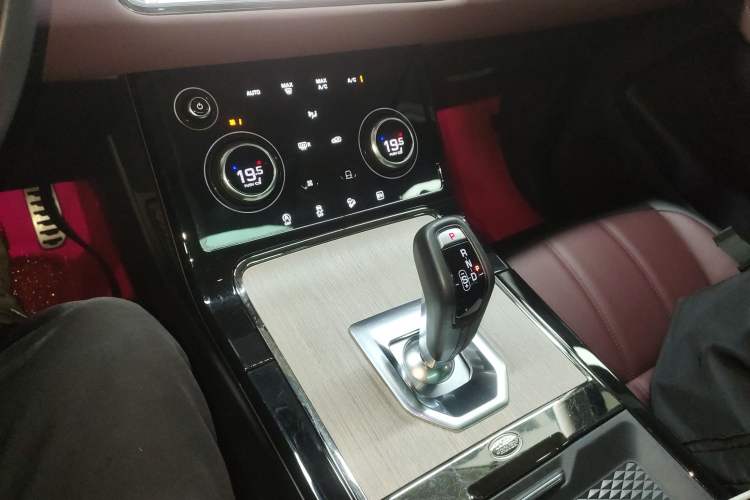 Used Land Rover Range Evoque New Energy 2022 Aurora L P300e Plug-in Hybrid Electric Version Gear Lever