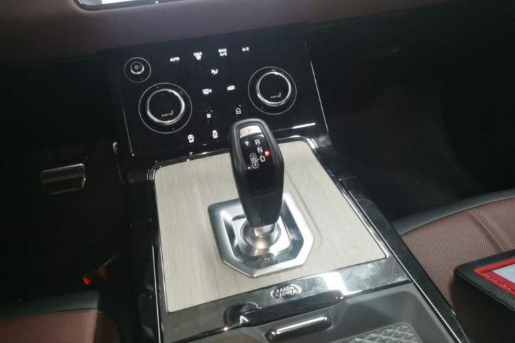 Used Land Rover Range Evoque New Energy 2022 Aurora L P300e Plug-in Hybrid Electric Version Gear Lever
