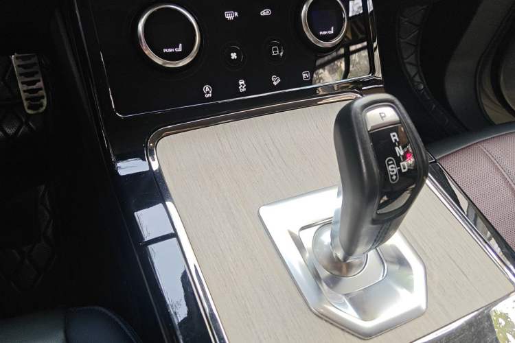Used Land Rover Range Evoque New Energy 2022 Aurora L P300e Plug-in Hybrid Electric Version Gear Lever