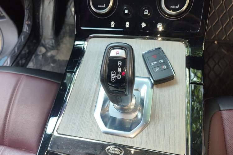 Used Land Rover Range Evoque New Energy 2022 Aurora L P300e Plug-in Hybrid Electric Version Gear Lever