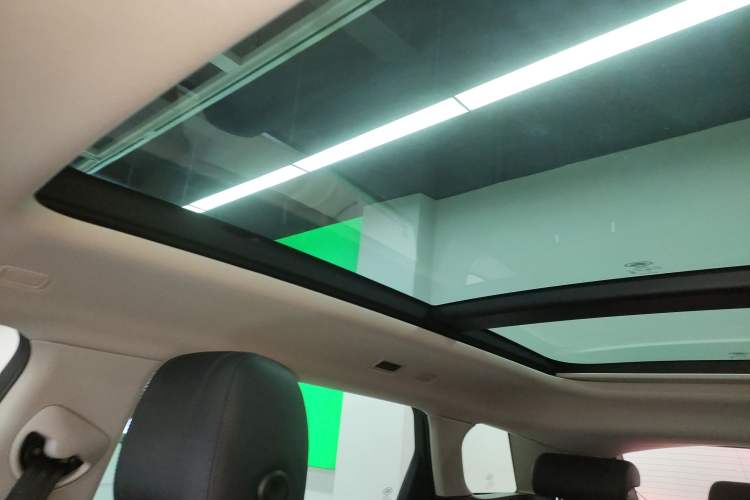 Used Land Rover Range Evoque New Energy 2022 Aurora L P300e Plug-in Hybrid Electric Version Headliner