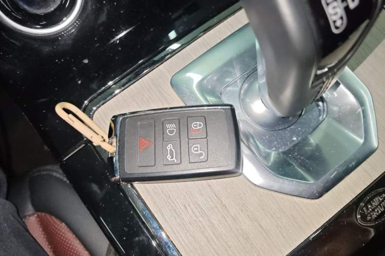 Used Land Rover Range Evoque New Energy 2022 Aurora L P300e Plug-in Hybrid Electric Version Interior 1