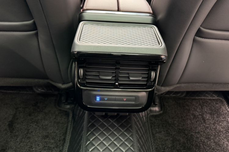 Used Land Rover Range Evoque New Energy 2022 Aurora L P300e Plug-in Hybrid Electric Version Interior 9