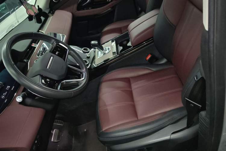 Used Land Rover Range Evoque New Energy 2022 Aurora L P300e Plug-in Hybrid Electric Version Left Front Seat