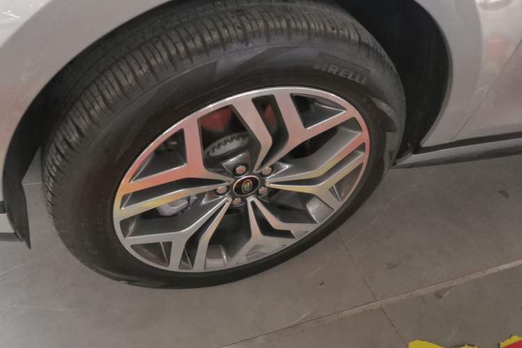 Used Land Rover Range Evoque New Energy 2022 Aurora L P300e Plug-in Hybrid Electric Version Left Front Wheel Hub