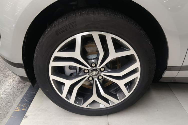 Used Land Rover Range Evoque New Energy 2022 Aurora L P300e Plug-in Hybrid Electric Version Left Front Wheel Hub