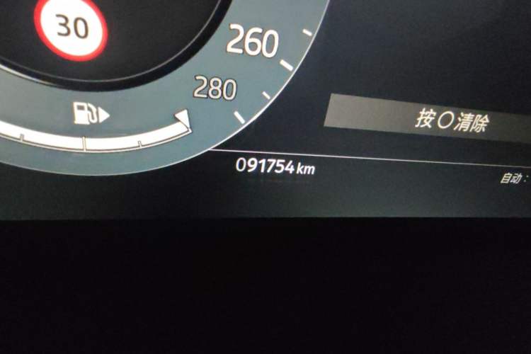 Used Land Rover Range Evoque New Energy 2022 Aurora L P300e Plug-in Hybrid Electric Version Odometer Close Up
