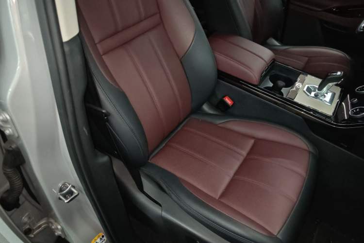 Used Land Rover Range Evoque New Energy 2022 Aurora L P300e Plug-in Hybrid Electric Version Right Front Seat