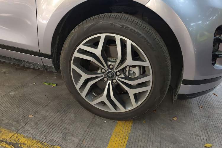 Used Land Rover Range Evoque New Energy 2022 Aurora L P300e Plug-in Hybrid Electric Version Right Front Wheel Hub