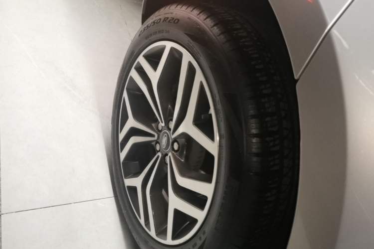 Used Land Rover Range Evoque New Energy 2022 Aurora L P300e Plug-in Hybrid Electric Version Right Rear Wheel Hub