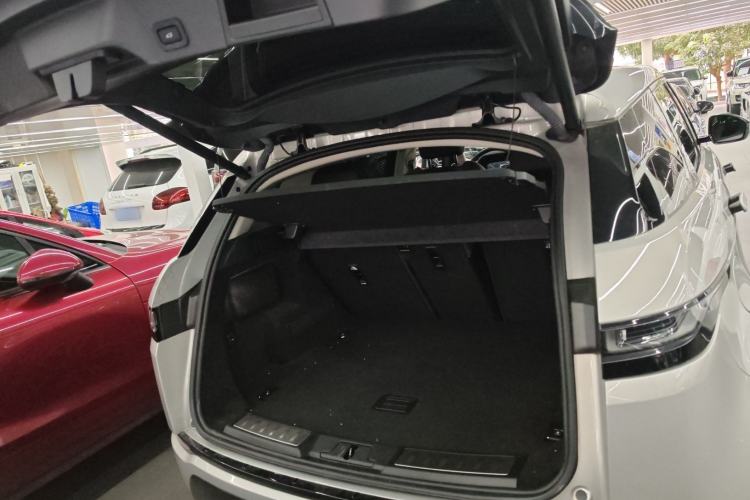 Used Land Rover Range Evoque New Energy 2022 Aurora L P300e Plug-in Hybrid Electric Version Trunk